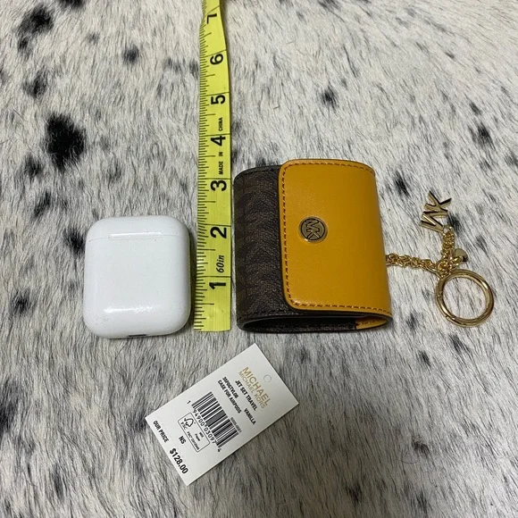 Michael Kors airpod case - Picture 2 of 2
